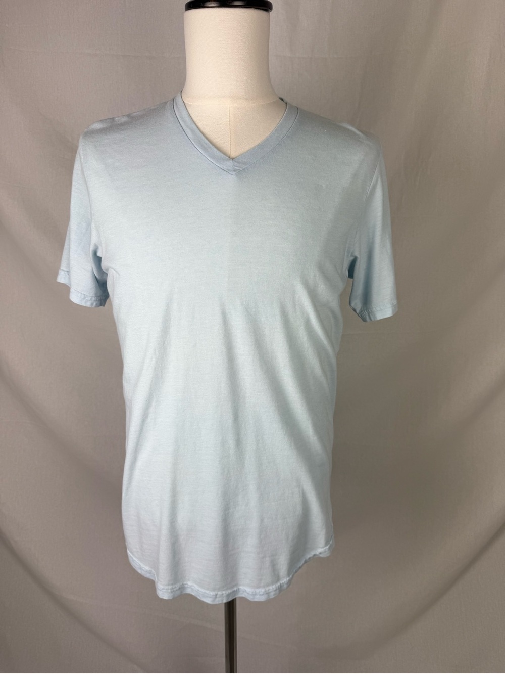 Goodlife Triblend Scallop V Neck T-Shirt, Large, Light Blue